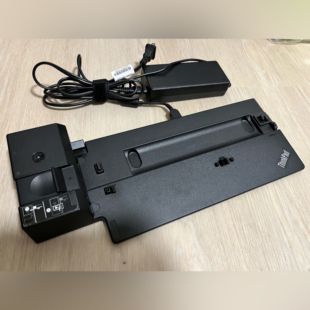 Lenovo Thinkpad Ultra Laptop Docking Station with Power Adapter